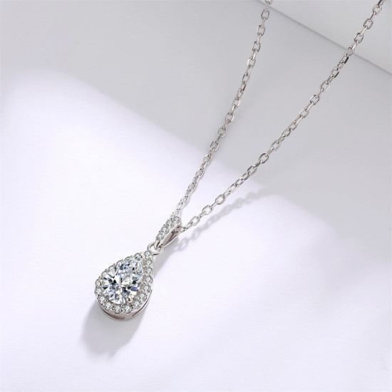 Cool Drop-shaped 1.0 Carats VVS1 Moissanite Pendant Necklace for Women