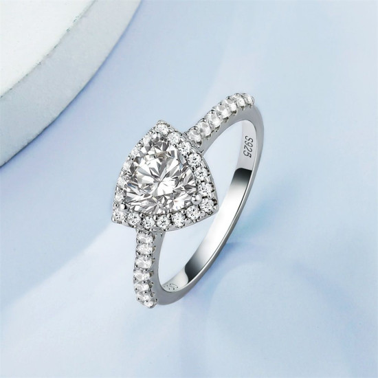 1.0 Carats Triangle VVS1 Moissanite Rings for Women