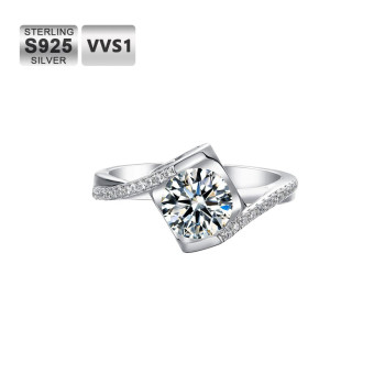 Delicately 1.0 Carats Heart VVS1 Moissanite Rings for Women